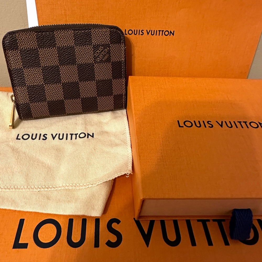 Louis Vuitton Damier Wallet - Excellent Condition